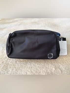 NWTO Lululemon Everywhere Belt Bag